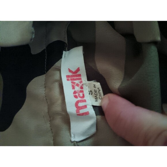 Womens camo sleeveless shirt. Mazik size small - Picture 3 of 3